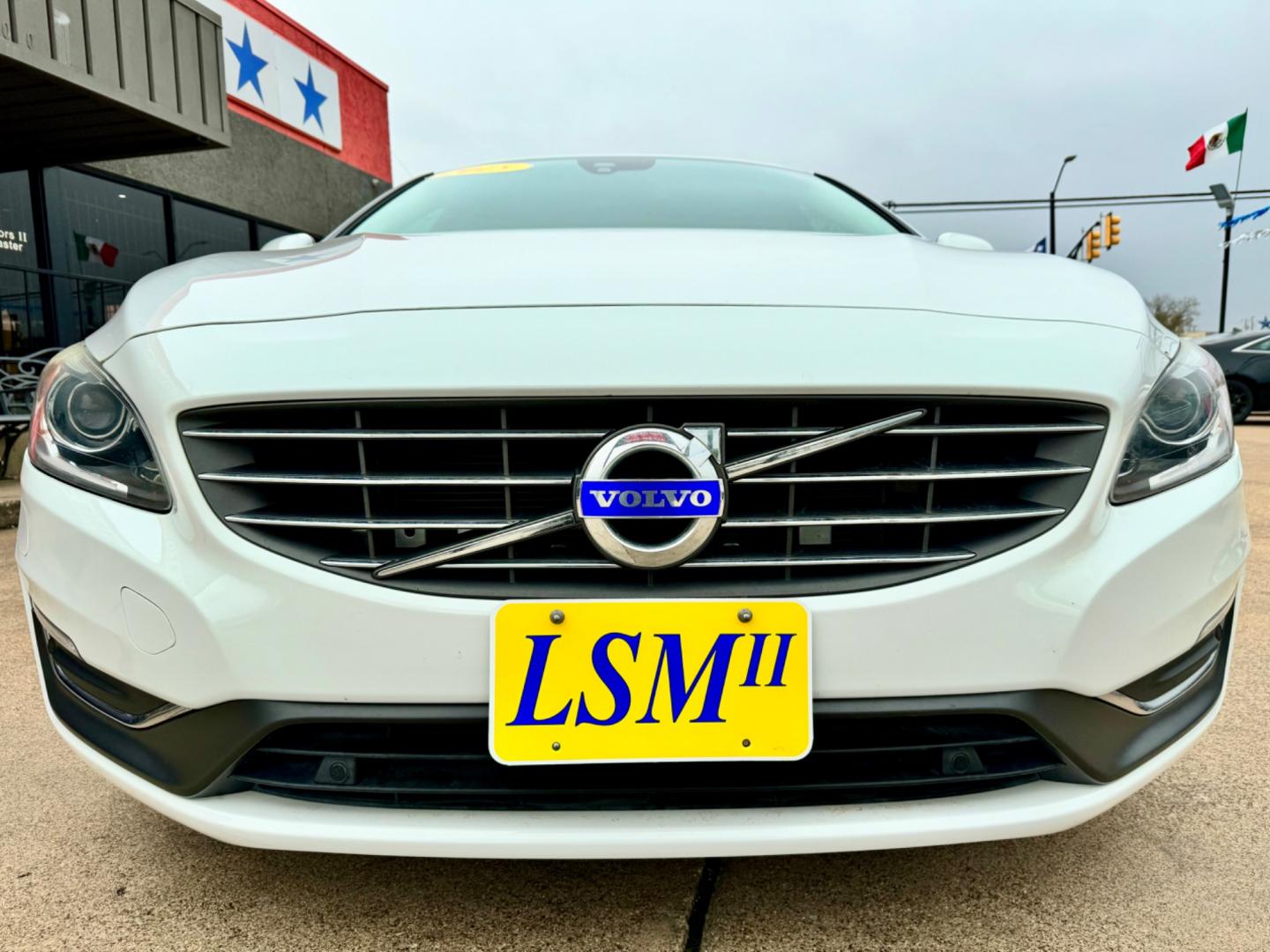 2015 WHITE VOLVO S60 PREMIER PLUS (YV140MFC3F1) , located at 5900 E. Lancaster Ave., Fort Worth, TX, 76112, (817) 457-5456, 0.000000, 0.000000 - This is a 2015 VOLVO S60 PREMIER PLUS 4 DOOR SEDAN that is in excellent condition. There are no dents or scratches. The interior is clean with no rips or tears or stains. All power windows, door locks and seats. Ice cold AC for those hot Texas summer days. It is equipped with a CD player, AM/FM radi - Photo#2